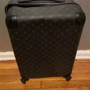 Authentic Louis Vuitton Eclipse Horizon Carryon